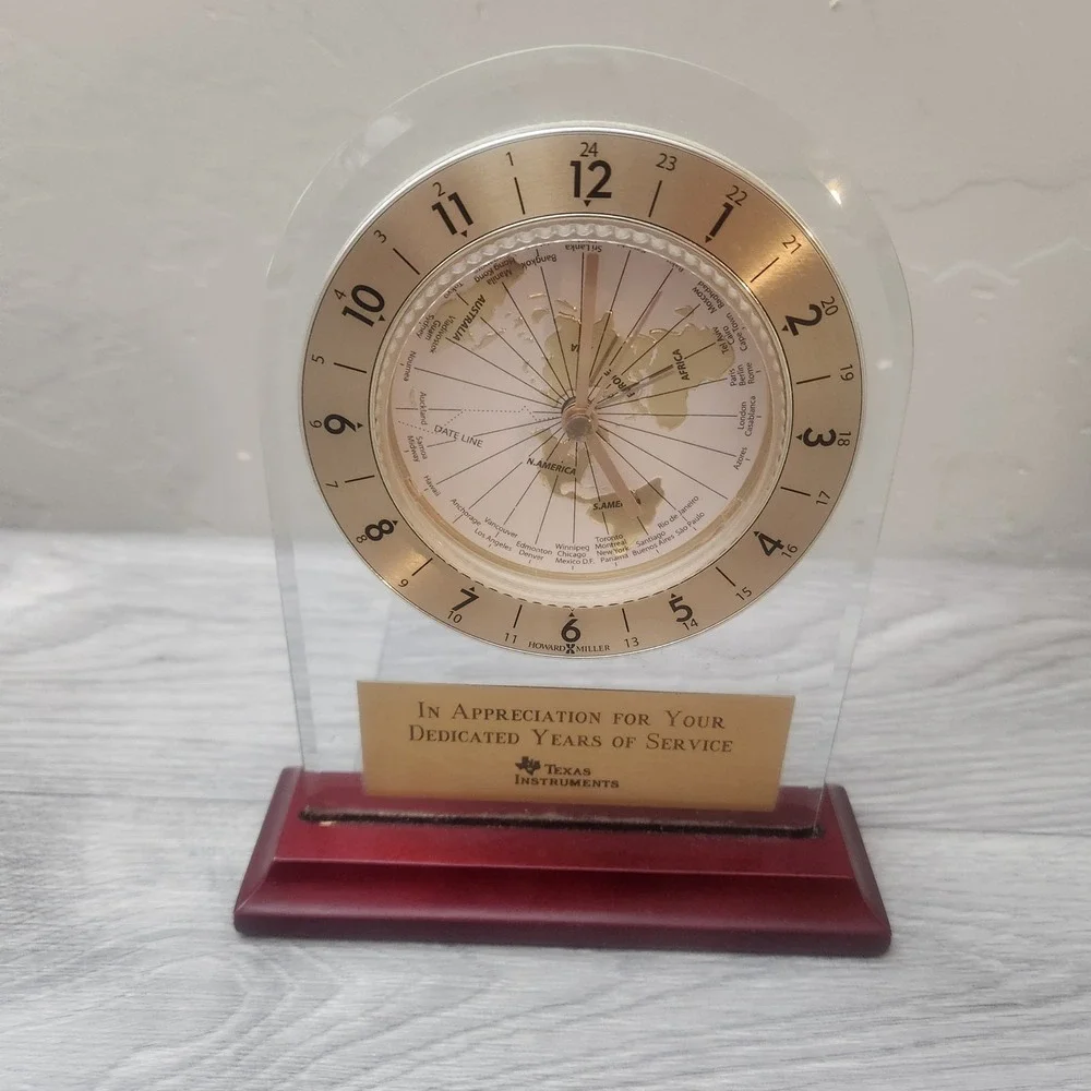 Howard Miller World Time Desk Clock Gold Map Texas Instruments‎ Award Mahogany